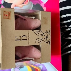 Ellen Degeneres baby booties size 4